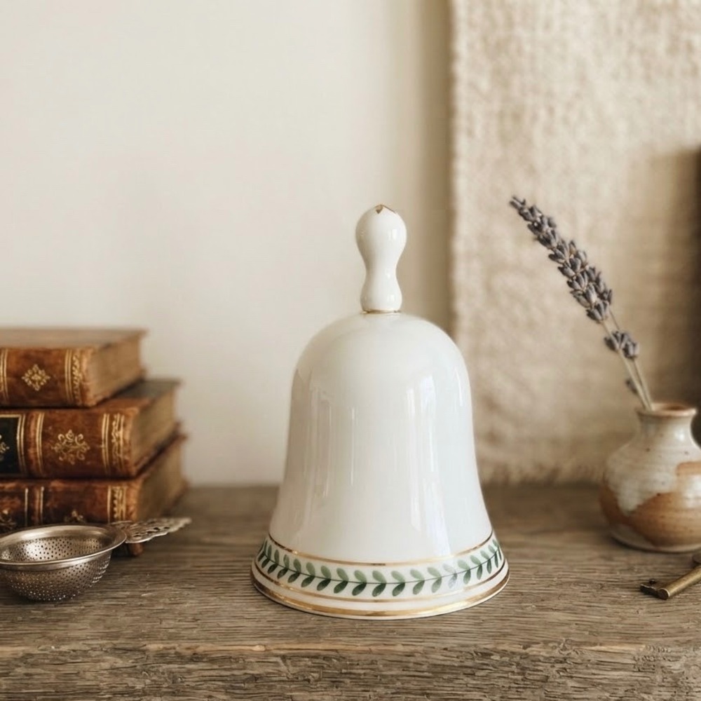 Authentic Augarten Vienna Porcelain Table Bell – Mistletoe (Mistelzweig)